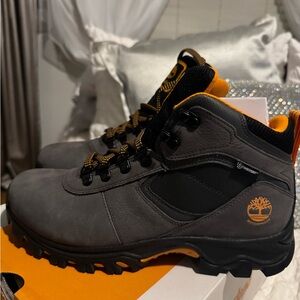 Timberland boots MT. MADDSEN
MID LC WATERPROOF HK
CASTLEROCK. For men